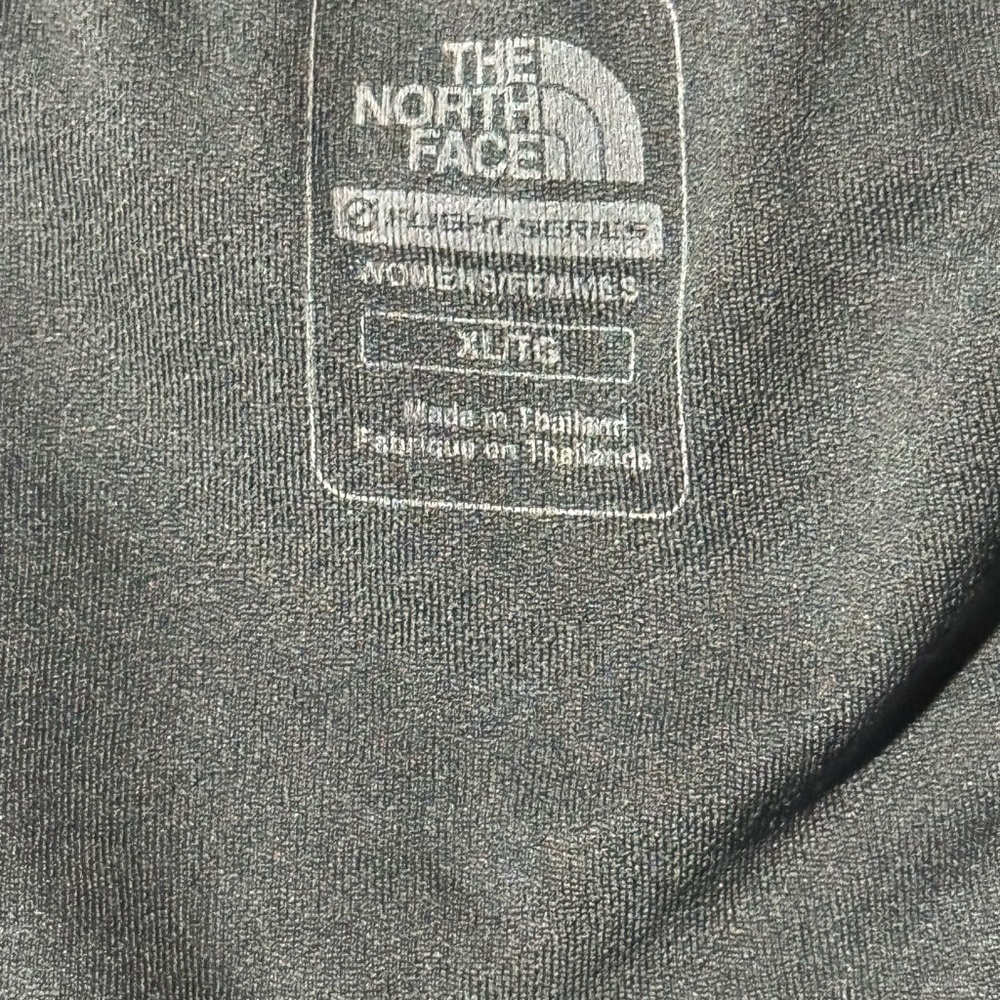 North face shorts - Picture 2 of 3